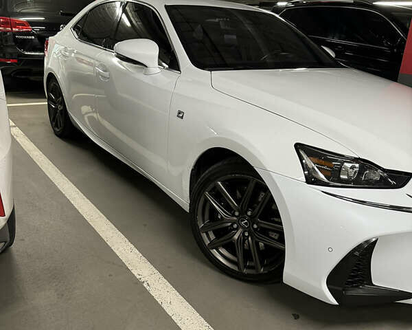 Белый Лексус ИС, объемом двигателя 2 л и пробегом 113 тыс. км за 20000 $, фото 2 на Automoto.ua