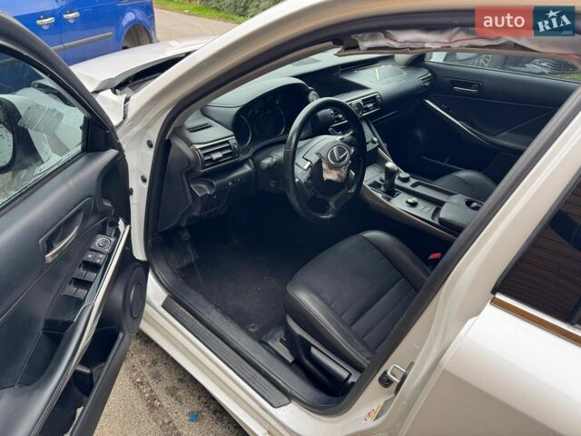 Білий Лексус ІС, об'ємом двигуна 2 л та пробігом 52 тис. км за 8800 $, фото 8 на Automoto.ua