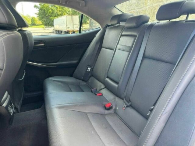 Белый Лексус ИС, объемом двигателя 3.5 л и пробегом 61 тыс. км за 5900 $, фото 10 на Automoto.ua