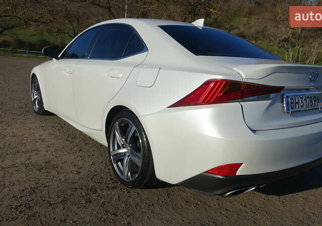 Белый Лексус ИС, объемом двигателя 3.46 л и пробегом 61 тыс. км за 26000 $, фото 4 на Automoto.ua