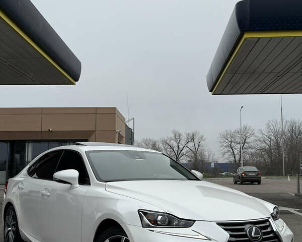 Белый Лексус ИС, объемом двигателя 2 л и пробегом 42 тыс. км за 20900 $, фото 7 на Automoto.ua