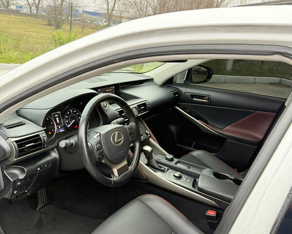 Белый Лексус ИС, объемом двигателя 2 л и пробегом 42 тыс. км за 20900 $, фото 20 на Automoto.ua