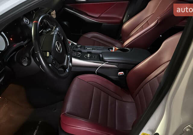 Белый Лексус ИС, объемом двигателя 3.5 л и пробегом 66 тыс. км за 21500 $, фото 2 на Automoto.ua