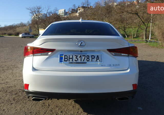 Белый Лексус ИС, объемом двигателя 3.46 л и пробегом 61 тыс. км за 26000 $, фото 5 на Automoto.ua