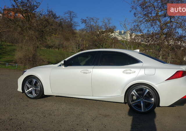 Белый Лексус ИС, объемом двигателя 3.46 л и пробегом 61 тыс. км за 26000 $, фото 3 на Automoto.ua