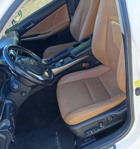 Белый Лексус ИС, объемом двигателя 3.46 л и пробегом 61 тыс. км за 26000 $, фото 13 на Automoto.ua