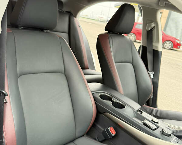 Белый Лексус ИС, объемом двигателя 2 л и пробегом 42 тыс. км за 20900 $, фото 30 на Automoto.ua