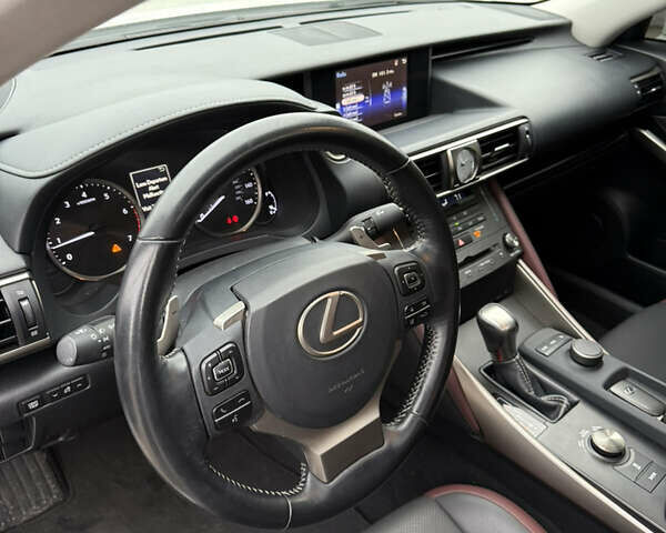 Белый Лексус ИС, объемом двигателя 2 л и пробегом 42 тыс. км за 20900 $, фото 31 на Automoto.ua