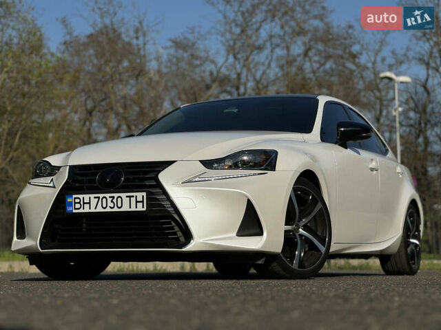 Белый Лексус ИС, объемом двигателя 3.46 л и пробегом 36 тыс. км за 26200 $, фото 3 на Automoto.ua