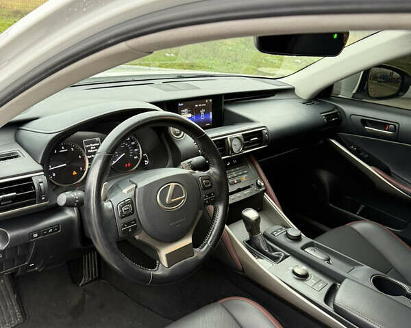 Белый Лексус ИС, объемом двигателя 2 л и пробегом 42 тыс. км за 20900 $, фото 19 на Automoto.ua