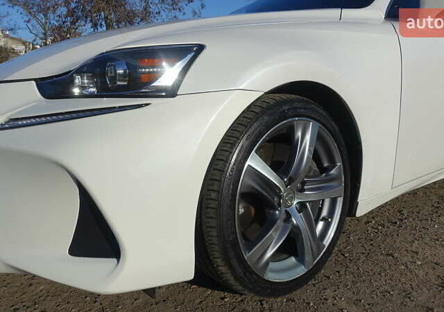 Белый Лексус ИС, объемом двигателя 3.46 л и пробегом 61 тыс. км за 26000 $, фото 2 на Automoto.ua