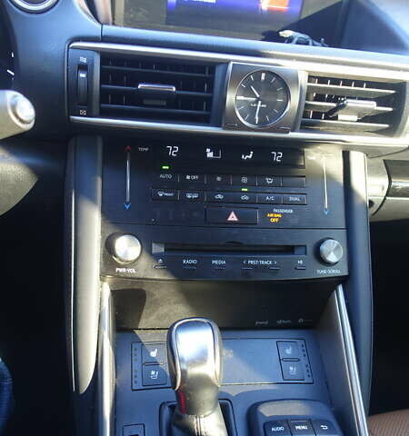 Белый Лексус ИС, объемом двигателя 3.46 л и пробегом 61 тыс. км за 26000 $, фото 20 на Automoto.ua