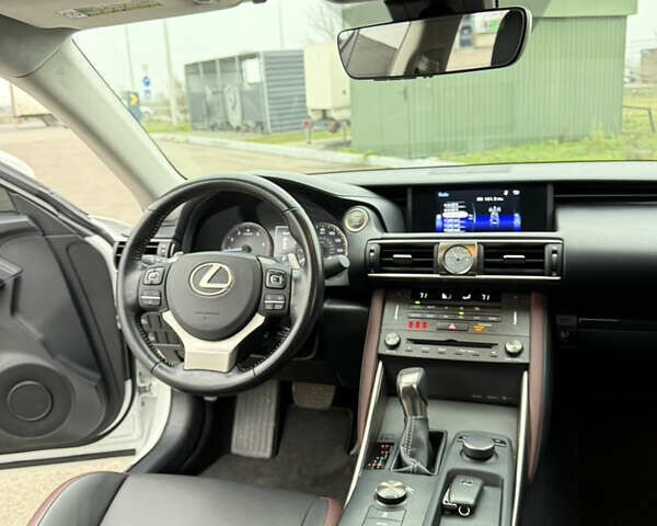 Белый Лексус ИС, объемом двигателя 2 л и пробегом 42 тыс. км за 20900 $, фото 24 на Automoto.ua