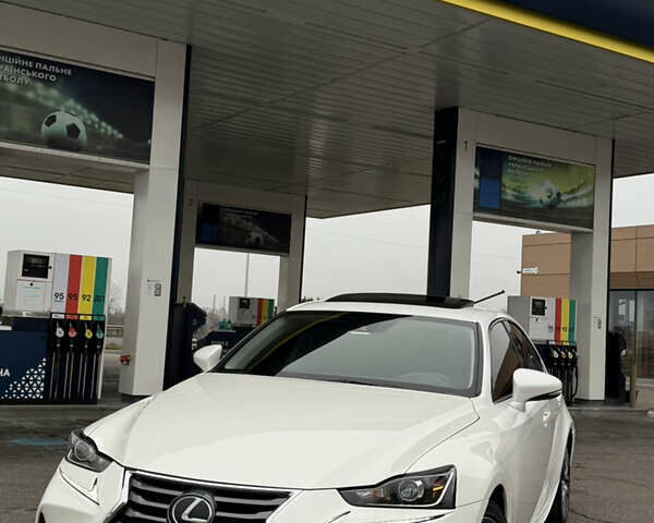 Белый Лексус ИС, объемом двигателя 2 л и пробегом 42 тыс. км за 20900 $, фото 12 на Automoto.ua