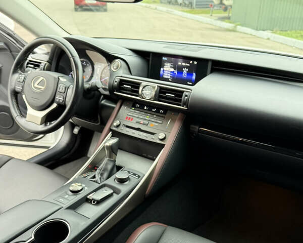 Белый Лексус ИС, объемом двигателя 2 л и пробегом 42 тыс. км за 20900 $, фото 26 на Automoto.ua