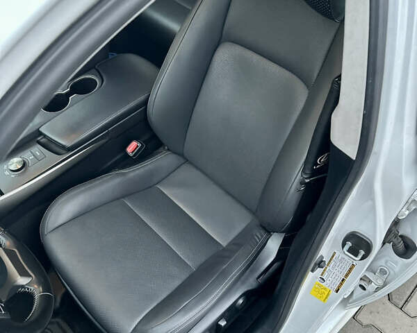 Белый Лексус ИС, объемом двигателя 3.46 л и пробегом 90 тыс. км за 26500 $, фото 9 на Automoto.ua