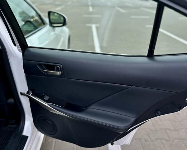 Белый Лексус ИС, объемом двигателя 3.46 л и пробегом 90 тыс. км за 26500 $, фото 16 на Automoto.ua