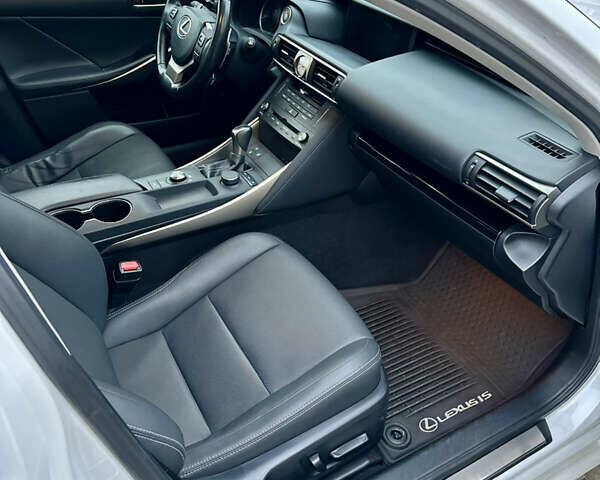 Белый Лексус ИС, объемом двигателя 3.46 л и пробегом 90 тыс. км за 26500 $, фото 12 на Automoto.ua