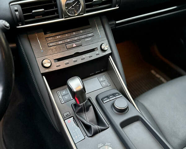 Белый Лексус ИС, объемом двигателя 3.46 л и пробегом 90 тыс. км за 26500 $, фото 10 на Automoto.ua