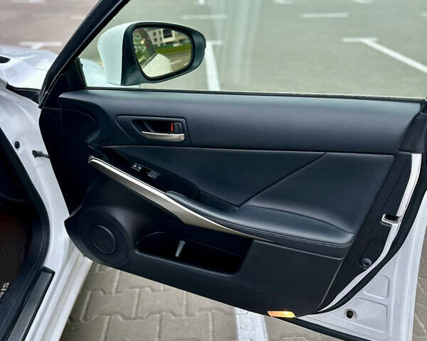 Белый Лексус ИС, объемом двигателя 3.46 л и пробегом 90 тыс. км за 26500 $, фото 14 на Automoto.ua