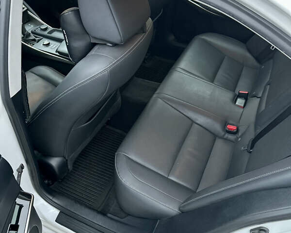 Белый Лексус ИС, объемом двигателя 3.46 л и пробегом 90 тыс. км за 26500 $, фото 18 на Automoto.ua