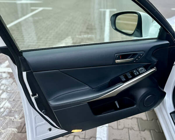 Белый Лексус ИС, объемом двигателя 3.46 л и пробегом 90 тыс. км за 26500 $, фото 7 на Automoto.ua