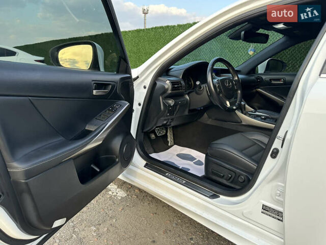 Белый Лексус ИС, объемом двигателя 3.5 л и пробегом 31 тыс. км за 25999 $, фото 7 на Automoto.ua