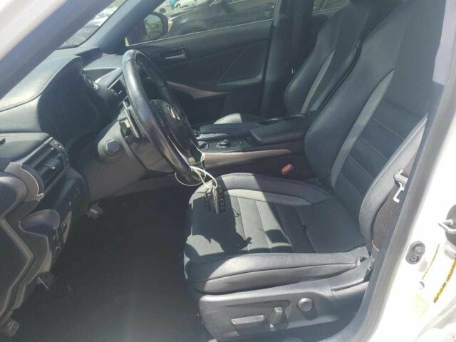 Білий Лексус ІС, об'ємом двигуна 2 л та пробігом 29 тис. км за 7000 $, фото 4 на Automoto.ua