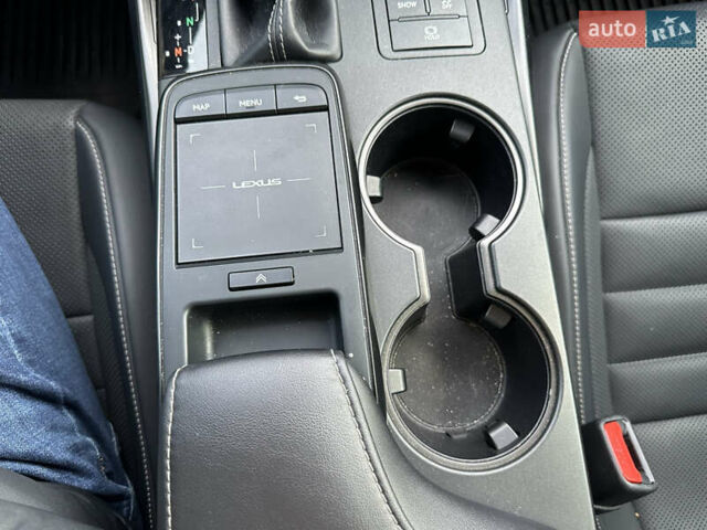 Білий Лексус ІС, об'ємом двигуна 3.46 л та пробігом 55 тис. км за 45000 $, фото 31 на Automoto.ua