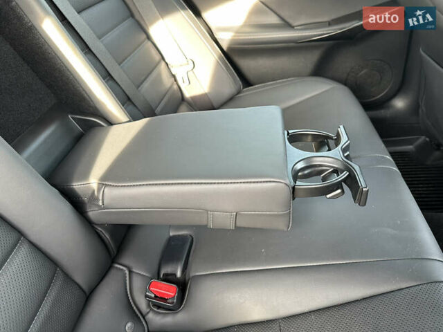 Білий Лексус ІС, об'ємом двигуна 3.46 л та пробігом 55 тис. км за 45000 $, фото 18 на Automoto.ua