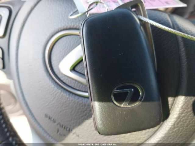 Белый Лексус ИС, объемом двигателя 3.5 л и пробегом 35 тыс. км за 15000 $, фото 10 на Automoto.ua