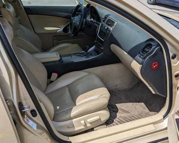 Бежевый Лексус ИС, объемом двигателя 3 л и пробегом 230 тыс. км за 8900 $, фото 9 на Automoto.ua