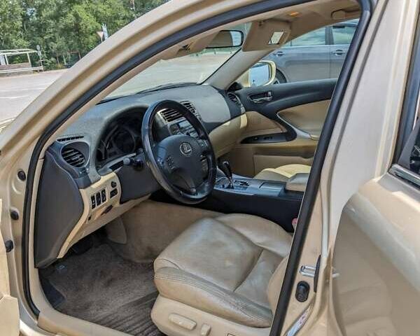Бежевый Лексус ИС, объемом двигателя 3 л и пробегом 230 тыс. км за 8900 $, фото 10 на Automoto.ua