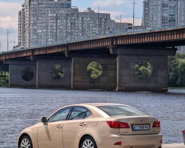 Бежевый Лексус ИС, объемом двигателя 3 л и пробегом 230 тыс. км за 8900 $, фото 1 на Automoto.ua