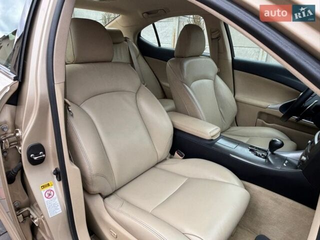 Бежевий Лексус ІС, об'ємом двигуна 2.5 л та пробігом 56 тис. км за 14900 $, фото 58 на Automoto.ua