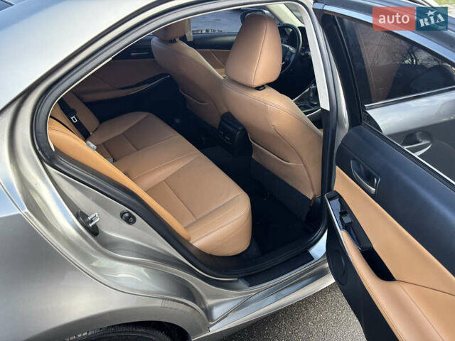 Бежевый Лексус ИС, объемом двигателя 2 л и пробегом 159 тыс. км за 19999 $, фото 30 на Automoto.ua