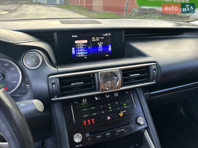 Бежевый Лексус ИС, объемом двигателя 2 л и пробегом 159 тыс. км за 19999 $, фото 17 на Automoto.ua