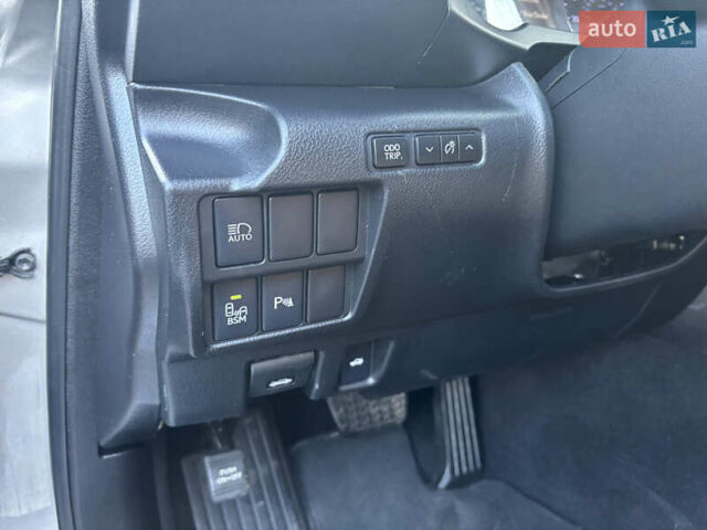 Бежевый Лексус ИС, объемом двигателя 2 л и пробегом 159 тыс. км за 19999 $, фото 12 на Automoto.ua