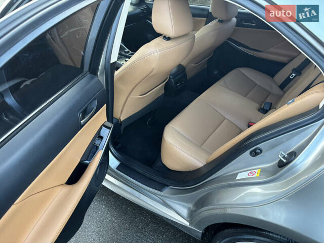 Бежевый Лексус ИС, объемом двигателя 2 л и пробегом 159 тыс. км за 19999 $, фото 25 на Automoto.ua