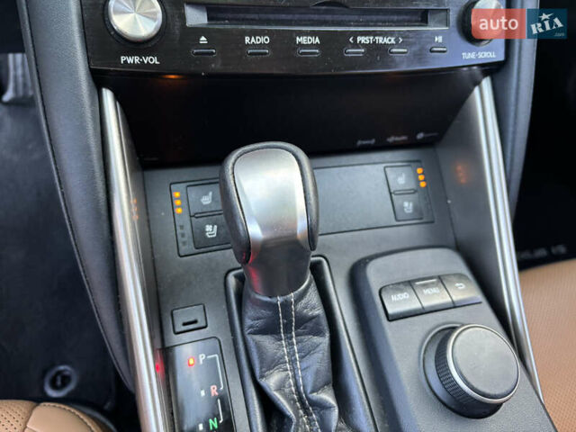 Бежевый Лексус ИС, объемом двигателя 2 л и пробегом 159 тыс. км за 19999 $, фото 20 на Automoto.ua