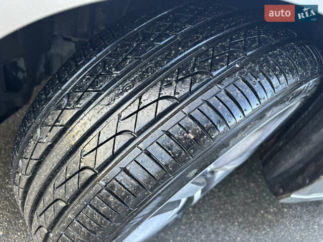 Бежевый Лексус ИС, объемом двигателя 2 л и пробегом 159 тыс. км за 19999 $, фото 9 на Automoto.ua