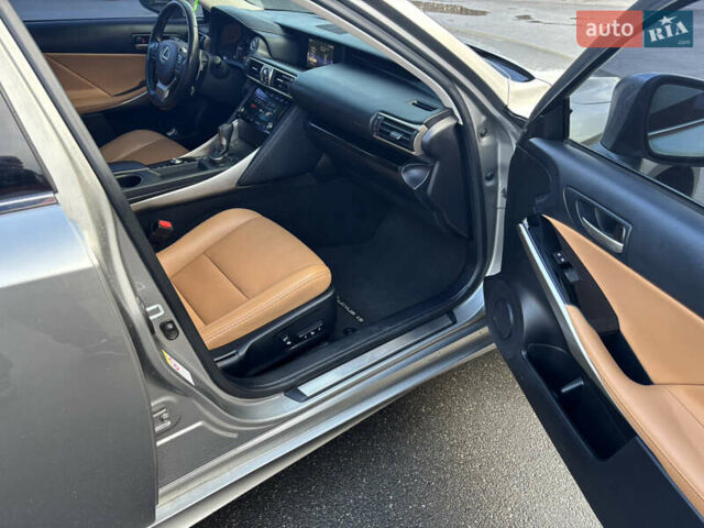 Бежевый Лексус ИС, объемом двигателя 2 л и пробегом 159 тыс. км за 19999 $, фото 28 на Automoto.ua