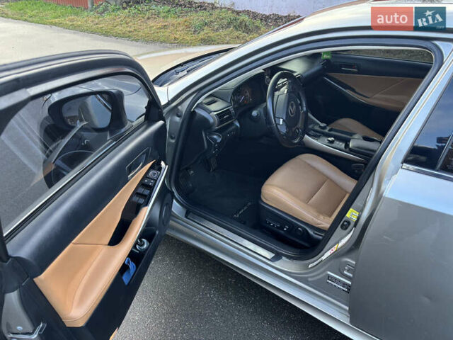 Бежевый Лексус ИС, объемом двигателя 2 л и пробегом 159 тыс. км за 19999 $, фото 10 на Automoto.ua