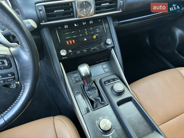 Бежевый Лексус ИС, объемом двигателя 2 л и пробегом 159 тыс. км за 19999 $, фото 18 на Automoto.ua
