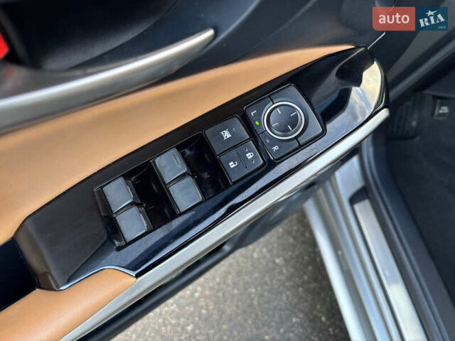 Бежевый Лексус ИС, объемом двигателя 2 л и пробегом 159 тыс. км за 19999 $, фото 13 на Automoto.ua