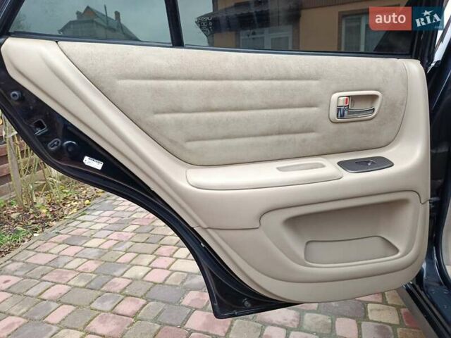 Чорний Лексус ІС, об'ємом двигуна 1.99 л та пробігом 203 тис. км за 4999 $, фото 25 на Automoto.ua