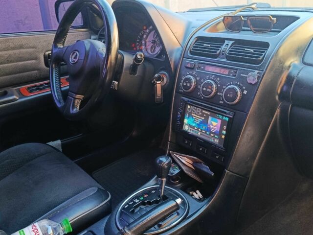 Чорний Лексус ІС, об'ємом двигуна 2 л та пробігом 164 тис. км за 6700 $, фото 4 на Automoto.ua