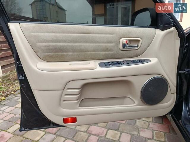 Чорний Лексус ІС, об'ємом двигуна 1.99 л та пробігом 203 тис. км за 4999 $, фото 19 на Automoto.ua