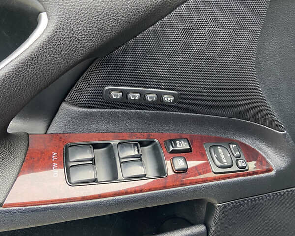 Чорний Лексус ІС, об'ємом двигуна 2.23 л та пробігом 256 тис. км за 8200 $, фото 15 на Automoto.ua