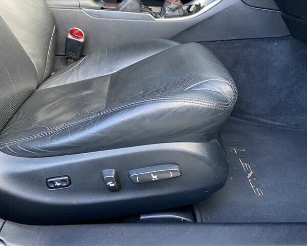 Чорний Лексус ІС, об'ємом двигуна 2.23 л та пробігом 256 тис. км за 8200 $, фото 17 на Automoto.ua